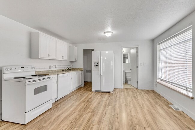 Photo - 13413 Minuteman Dr Unit #8