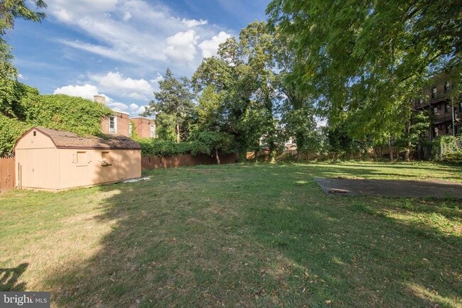 Photo - 724 E Locust Ave