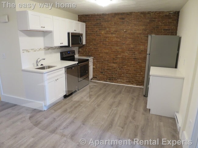 Building Photo - 3 Elm St Unit #1