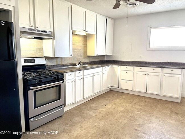 Photo - 2 bed/ 1 bath full stucco home with fenced yard