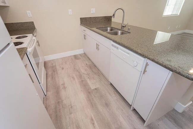 Photo - 1741 S Dandelion St