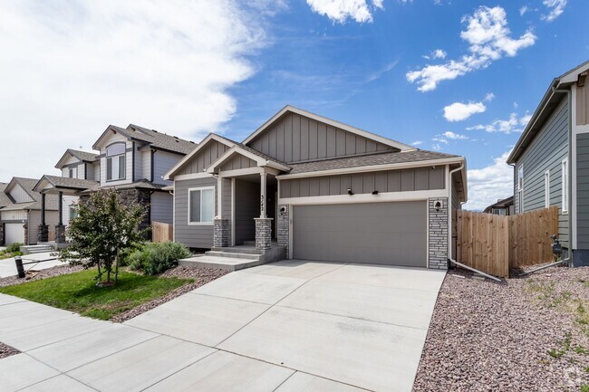 Building Photo - Stunning Ranch-Style Home with Inviting In...