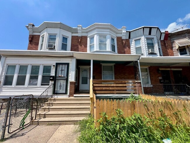 Building Photo - Newly Renovated 3-Bedroom Townhome in Ogon...