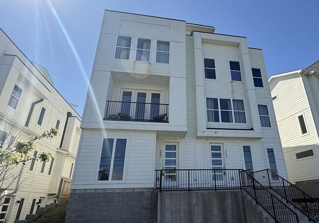 Photo - 5625 Lenox Ave