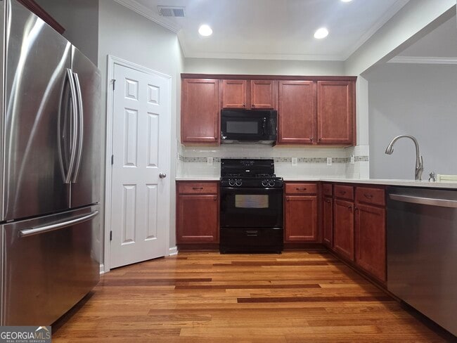 Photo - 2720 Beynon Ln NE