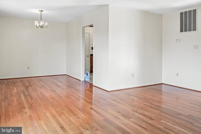 Photo - 10117 Burwell Rd