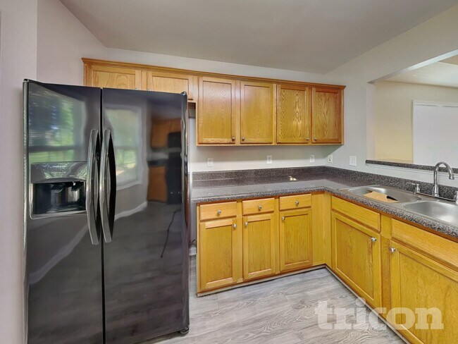 Photo - 640 Fairgreen Trail