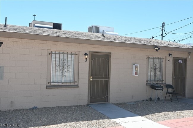 Building Photo - 1007 C St Unit 3