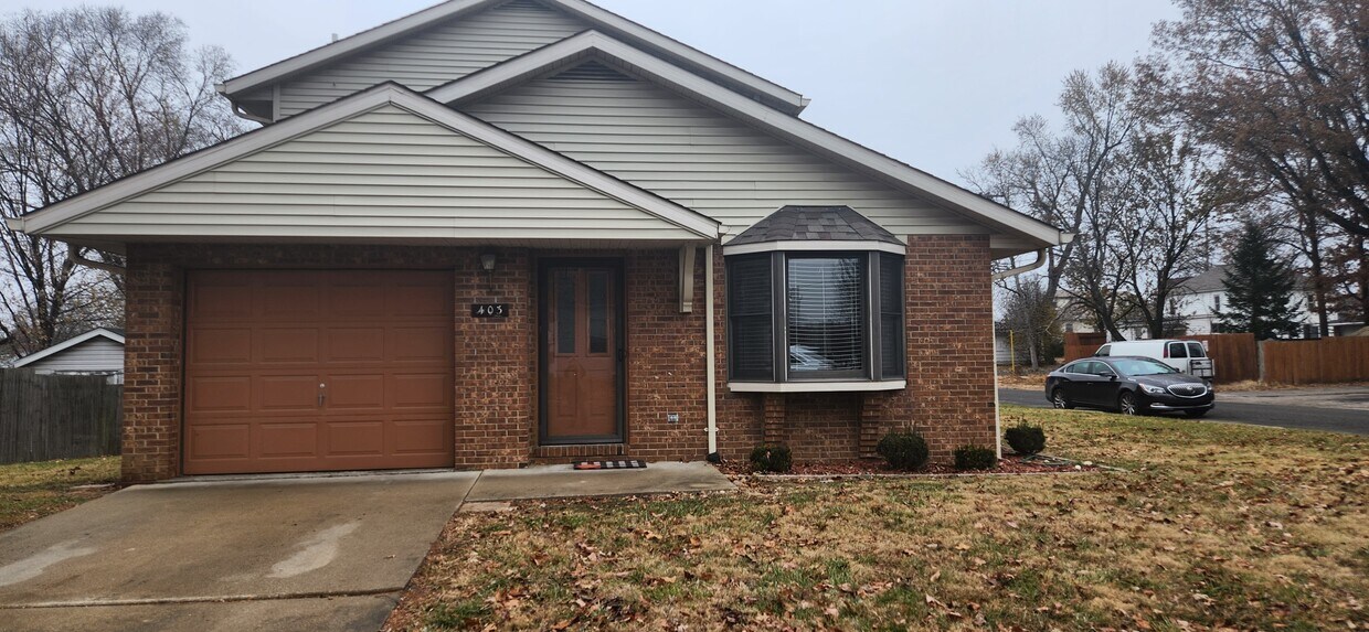 Photo - 403 Short St (Collinsville, IL)