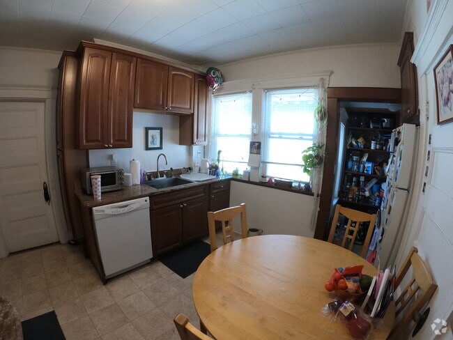 Building Photo - 348 Faneuil St Unit 1 Rental