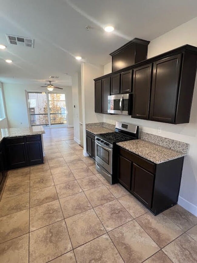 Photo - Freshly Painted Larger End Unit Condo for Rent!