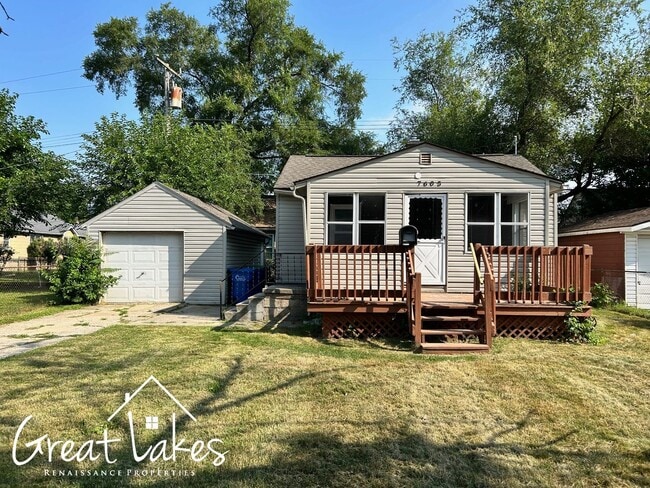 Building Photo - Charming 2 Bedroom 1.5 Bathroom now availa... Rental