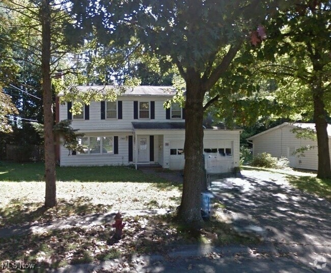 Building Photo - 1565 Chadwick Rd Rental
