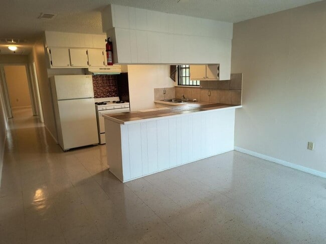 Photo - 1332 Stilt St