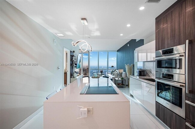 Photo - 851 NE 1st Ave Unidad 4108