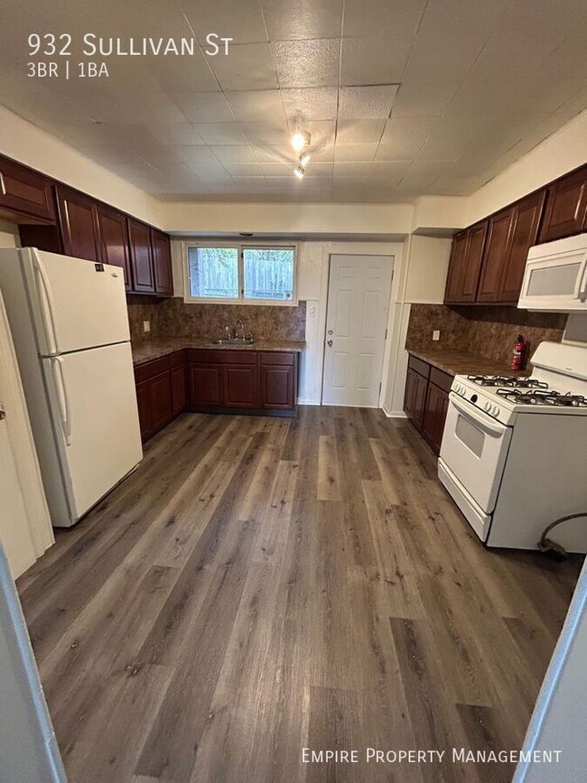 Photo - 932 Sullivan St