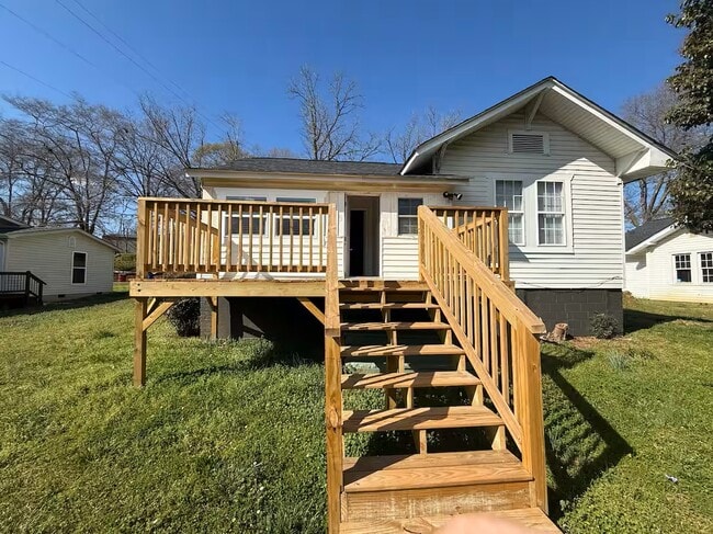 Building Photo - 115 Larch Cir
