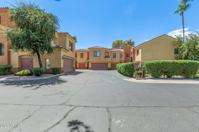 Photo - 1102 W Glendale Ave