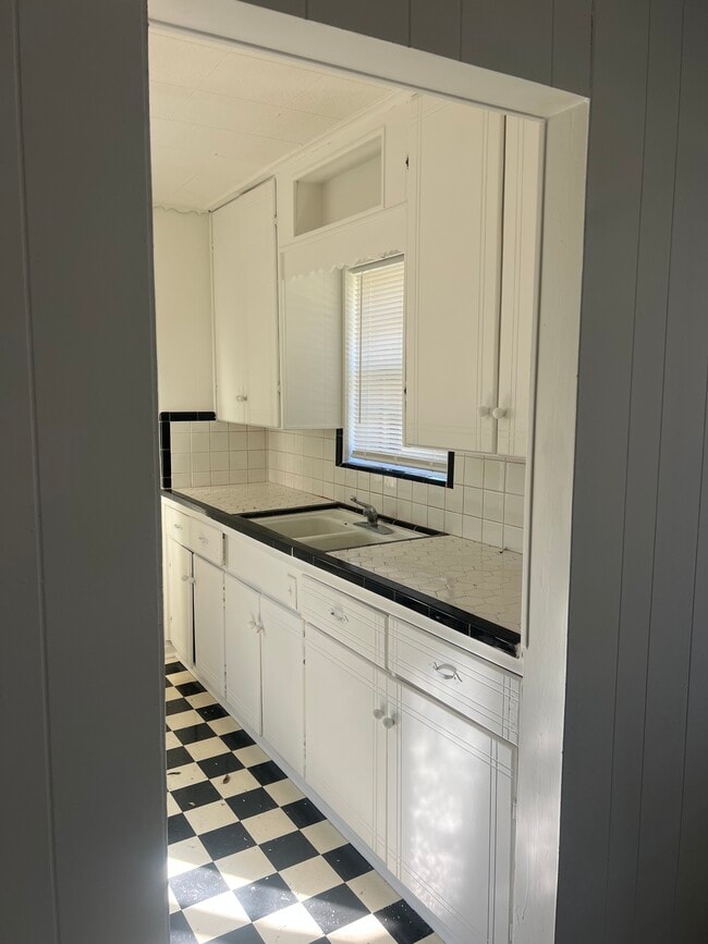 Photo - 126 E Colonial Dr