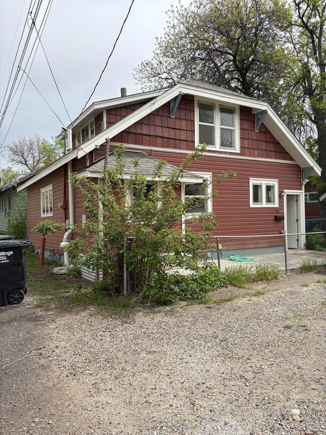 Building Photo - 3 bed 2 bath Home with Fenced Yard