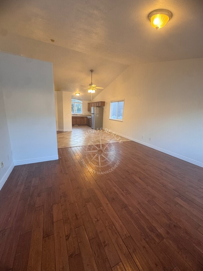 Photo - 185 Crystal Bay Dr
