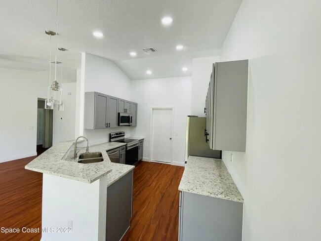 Photo - 1642 Javier St