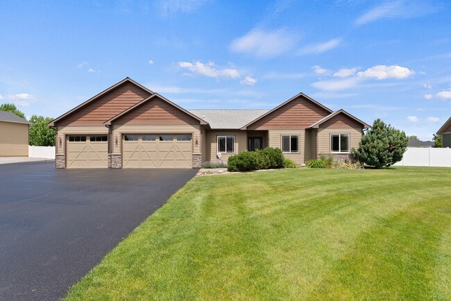 Building Photo - 1981 W Twinkling Star Rd