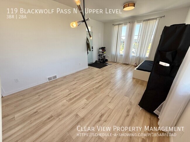 Photo - ? Bright & Beautiful 3-Bedroom Upper Suite Unit Upper Level