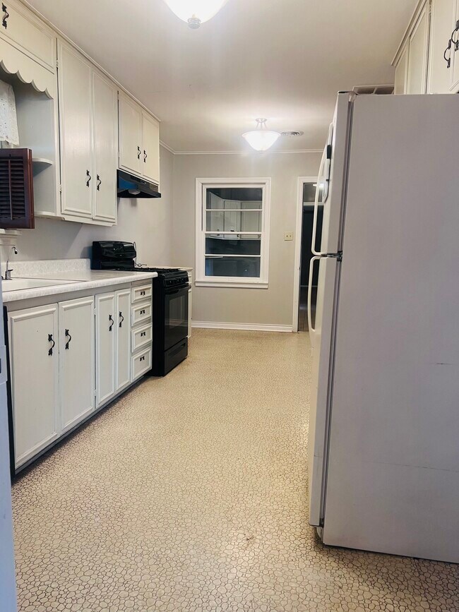 Photo - 2013 S Milam St