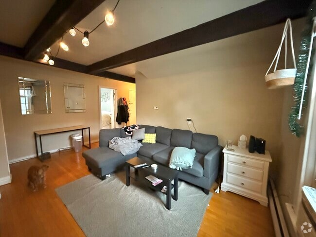 Building Photo - 403 E Johnson St Unit #3 Rental