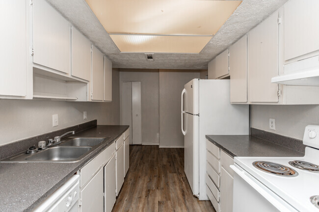 Interior Photo - GREY PARC OF MACON Rental