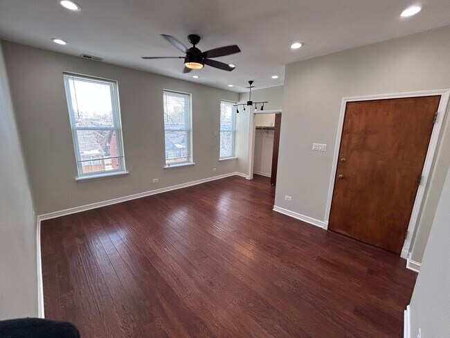 Photo - 720 N Throop St