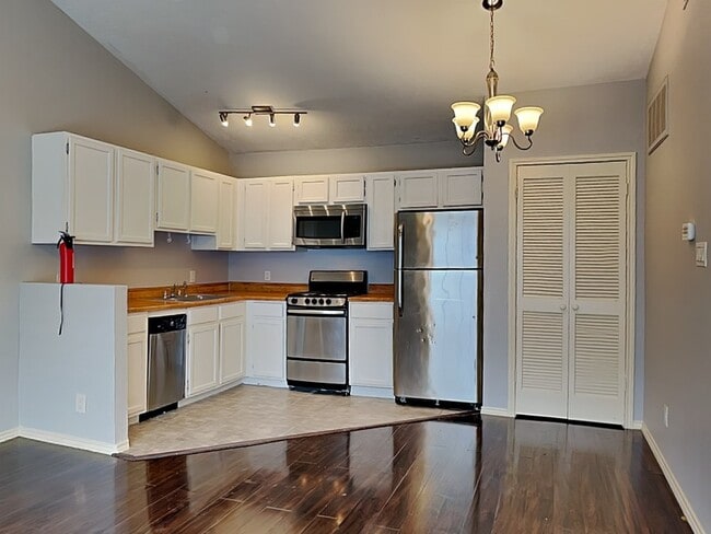 Photo - 6108 Abrams Rd