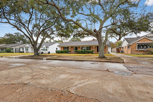 Photo - 6031 Rutherglenn Dr