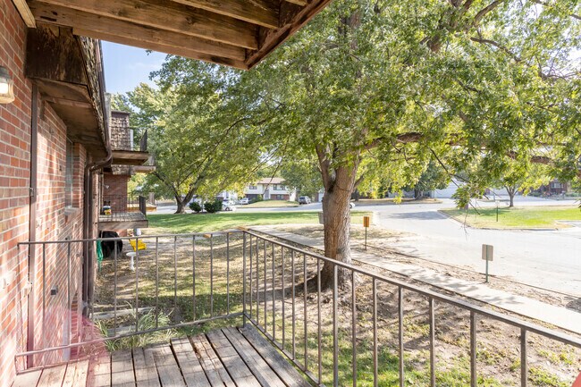 1BR, 1BA - 816SF