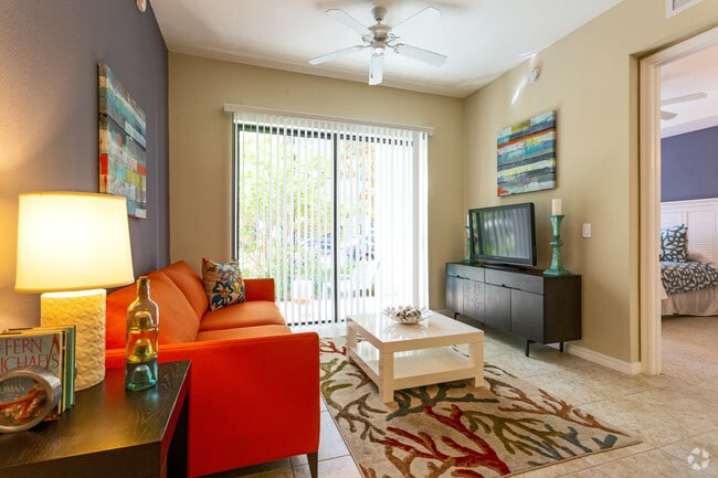 2 HAB, 2 BA - 1,083 ft²