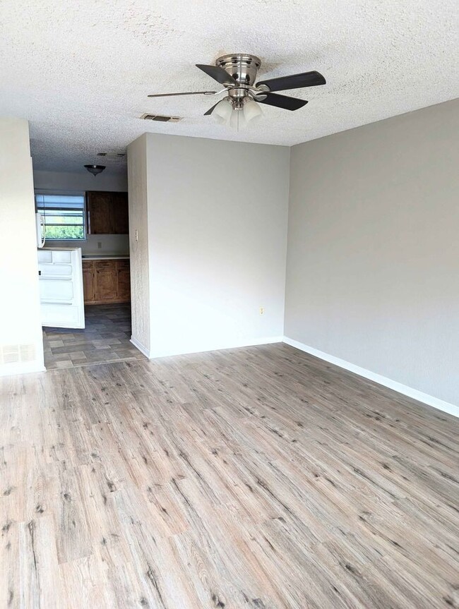 Photo - 401 N 4th St Unidad E