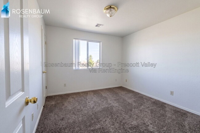 8127 E Rosalie Rd