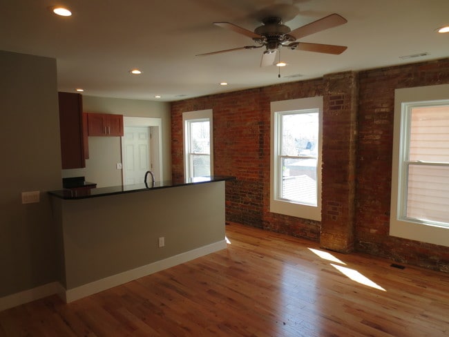 principal - 1967 W 58th St Unidad 3