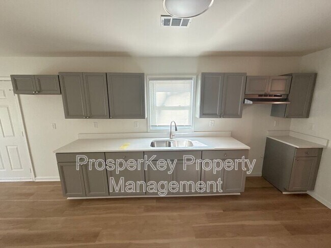 Photo - 1413 John Smith Ave