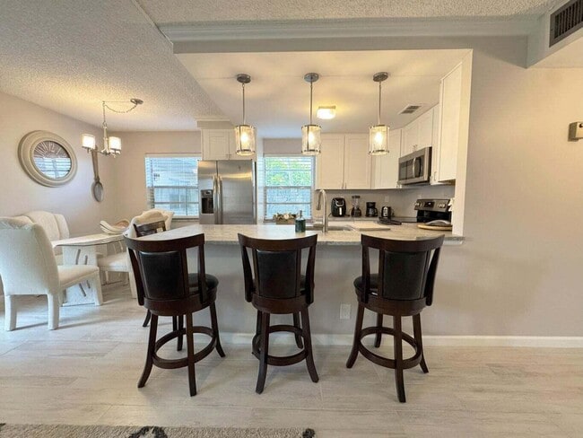 Photo - 644 Normandy Ln