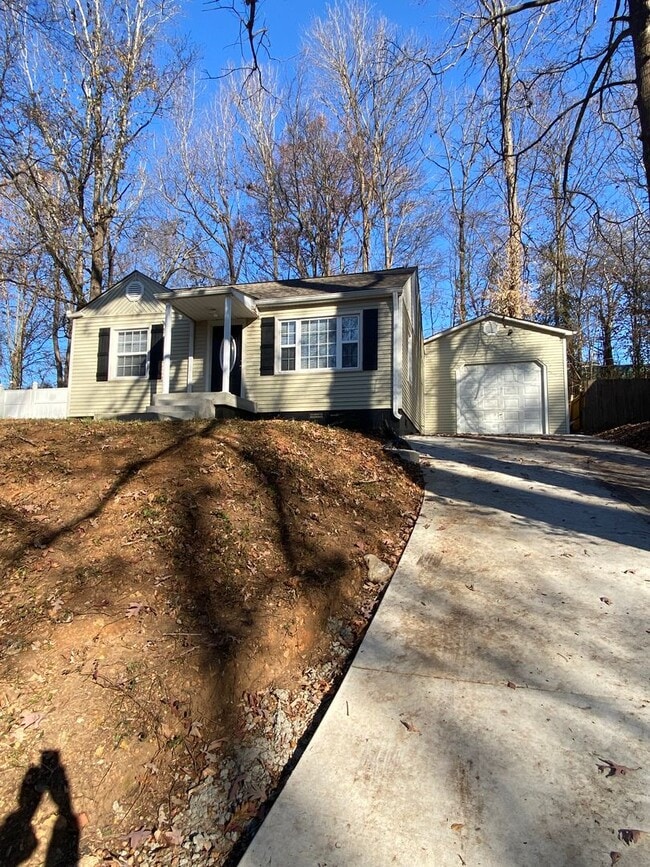 Photo - Renovated 2 bedroom home for rent Near Downtown Clarksville!