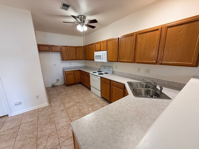 Photo - Updated 2-Bedroom Condo with Attached Garage and Pool Access Unidad 603