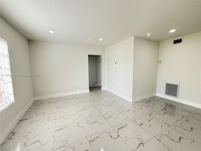 Photo - 617 SW 11th St Unit 14