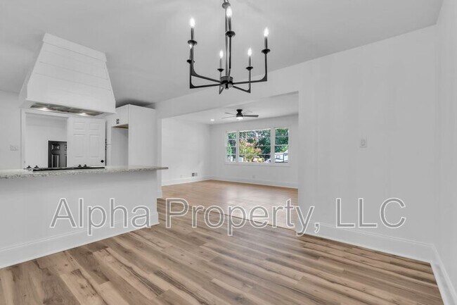 Photo - 403 Watkins Rd
