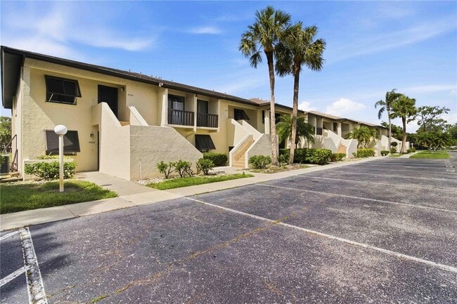 Building Photo - 4620 Longwater Chase Unit 85