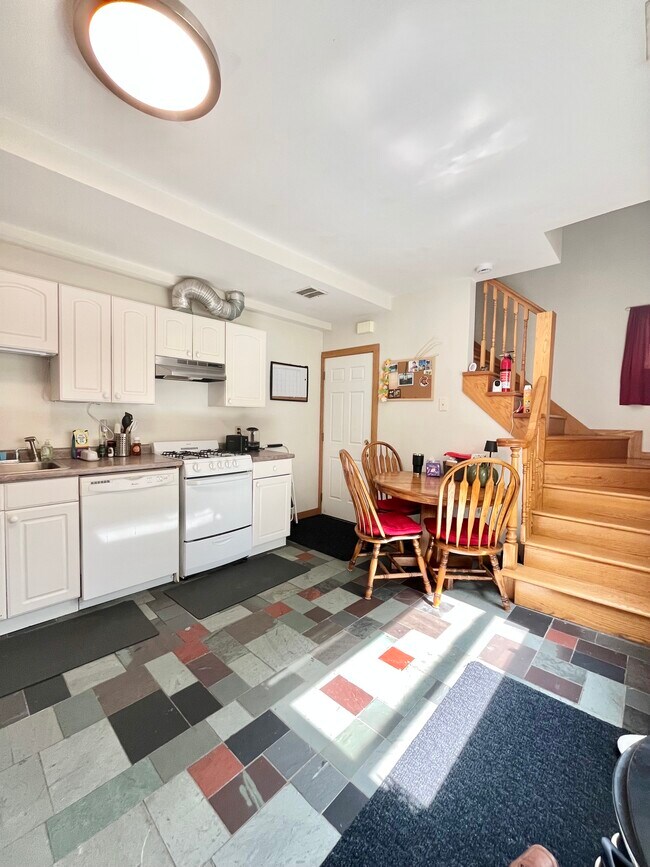Photo - 46 Athol St Unit 3