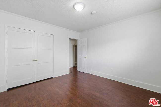 Photo - 6015 Brynhurst Ave