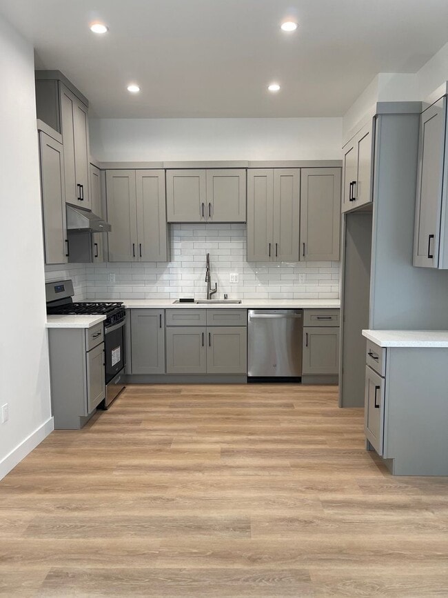 Building Photo - 10160 Cunningham Ave Unit ADU