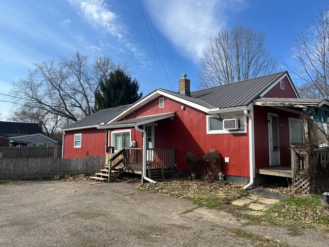 Building Photo - 2736 Applehill Ave SE